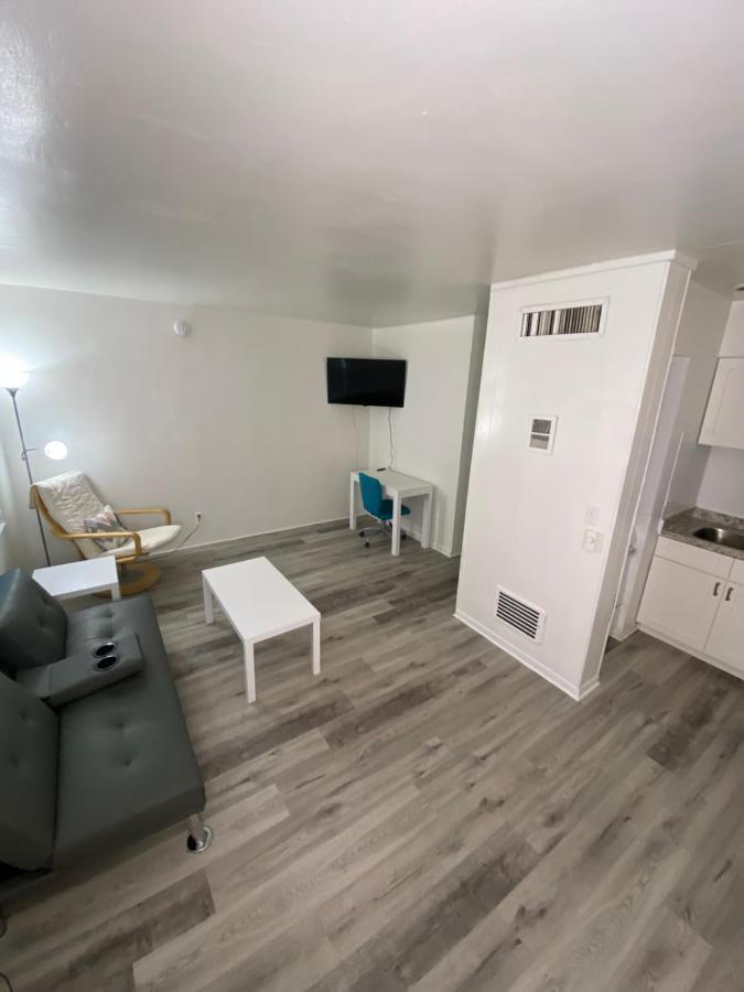Uptown Inn & Suites St. Petersburg Exteriör bild