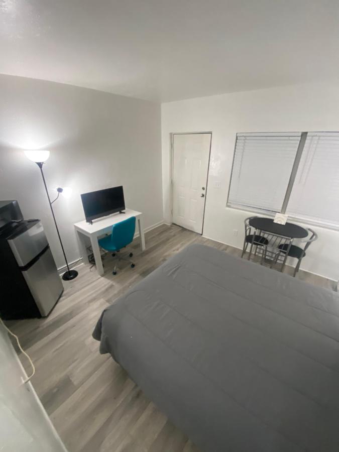 Uptown Inn & Suites St. Petersburg Exteriör bild
